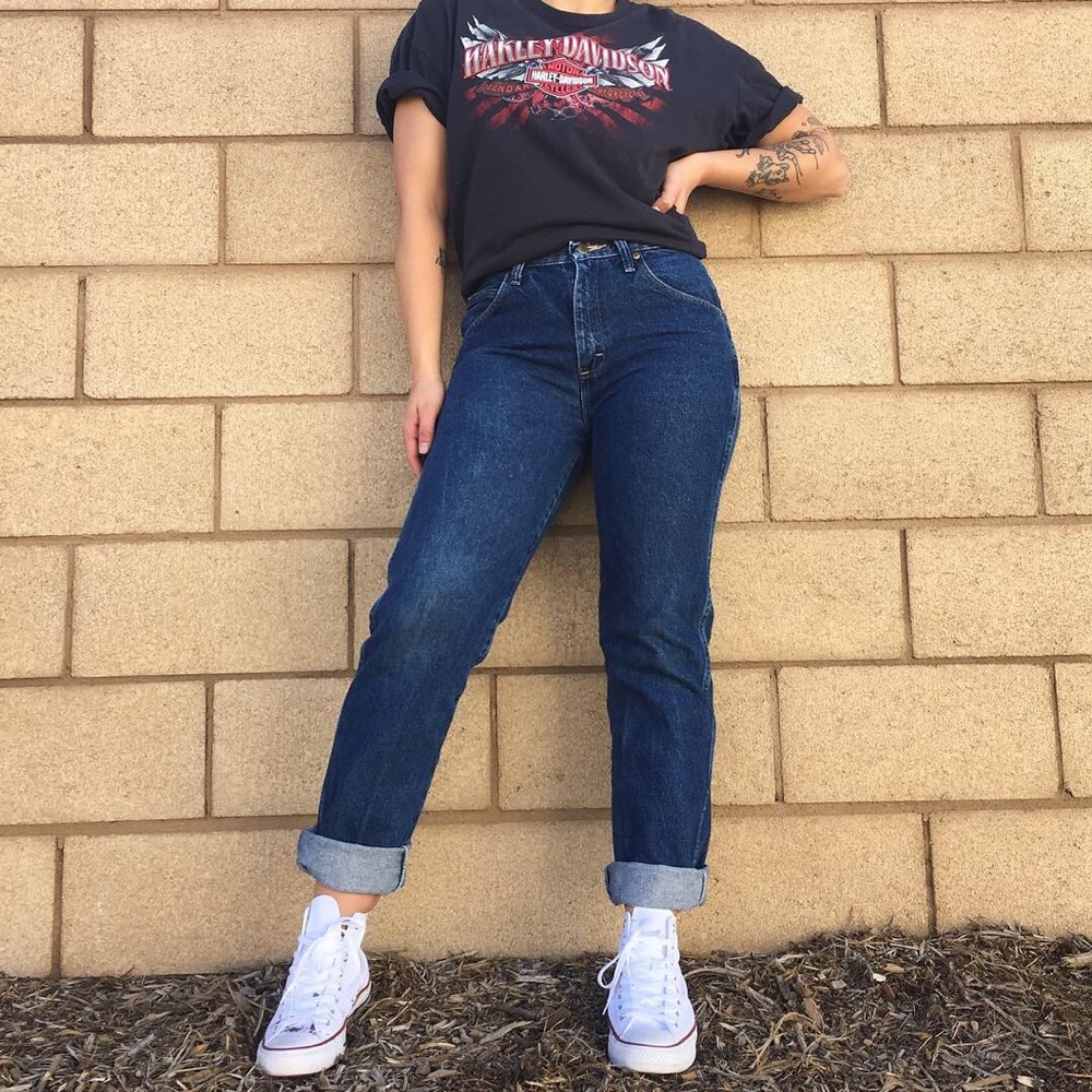 Dark wash high waisted wrangler mom jeans 90s 70s